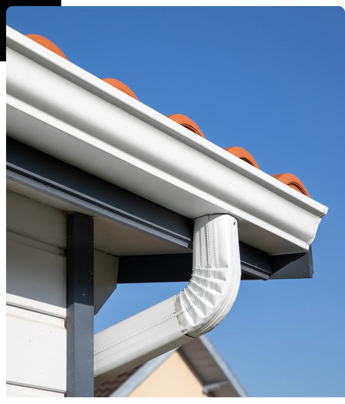 A close up of the gutter on top of a house